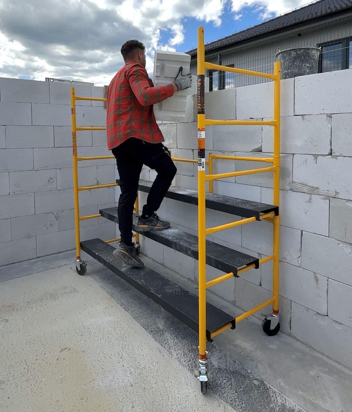 Platformy využitelné jako schody i pracovní deska